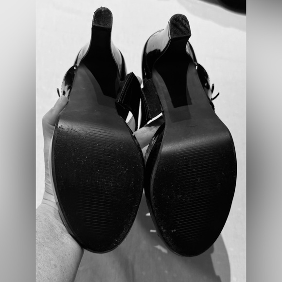 Maurices Black Women's Heels open toe with bow, patent leather, size 8.5 - Picture 9 of 9